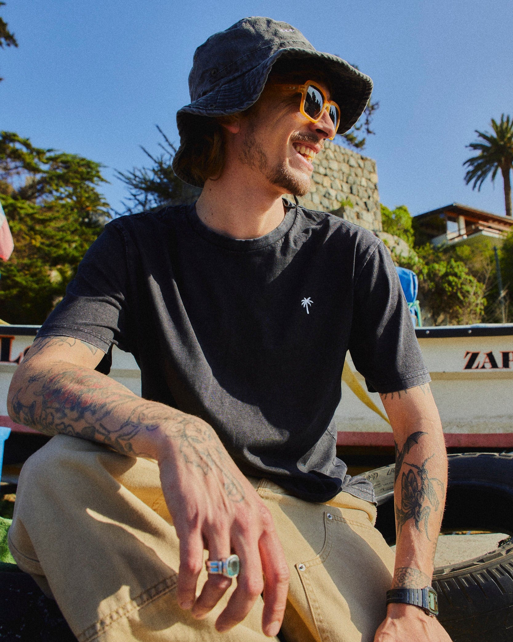 POLERA PALM TREE ACID WASH NEGRO