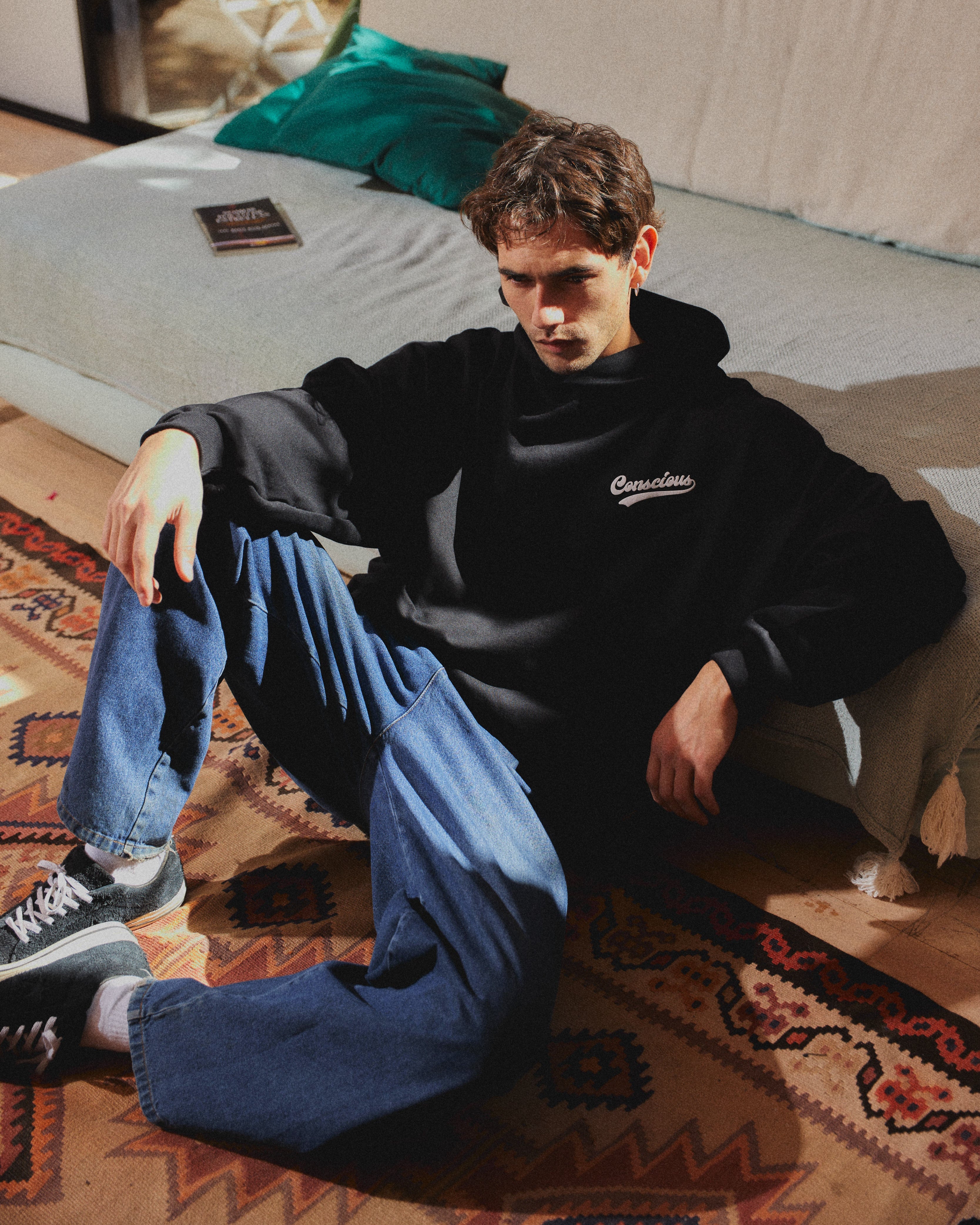 CONS ® NEGRO HIDDEN POCKETS HOODIE