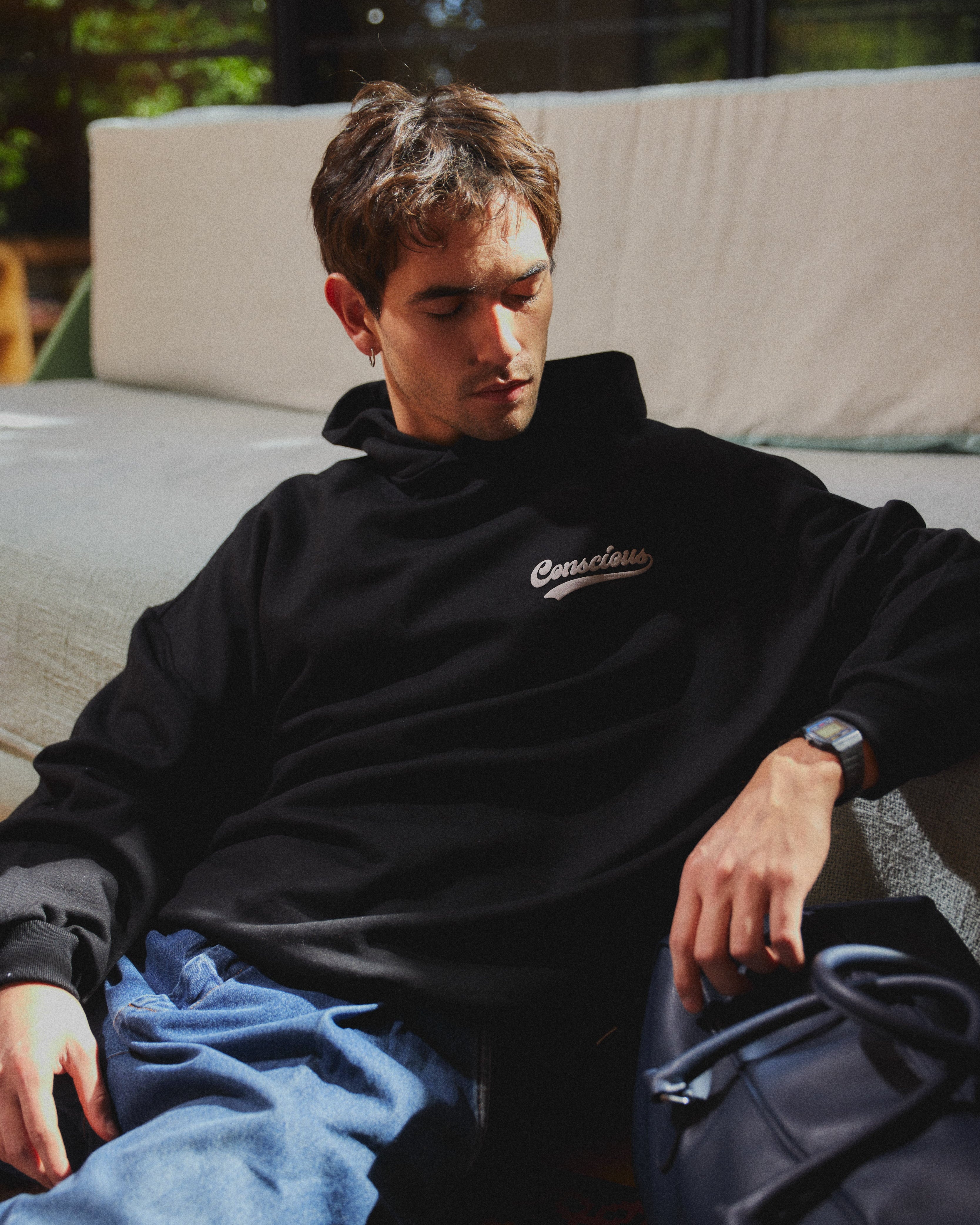CONS ® NEGRO HIDDEN POCKETS HOODIE
