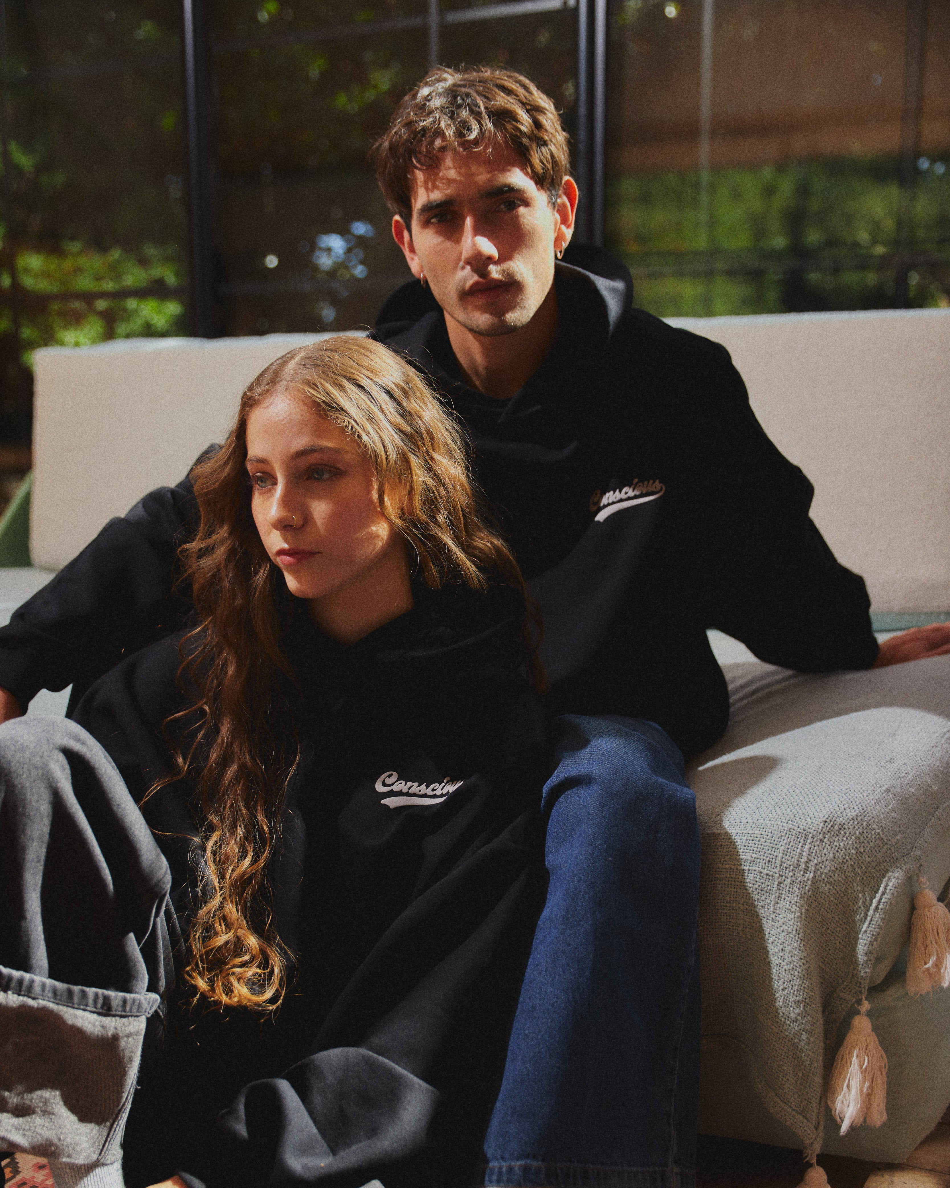 CONS ® NEGRO HIDDEN POCKETS HOODIE