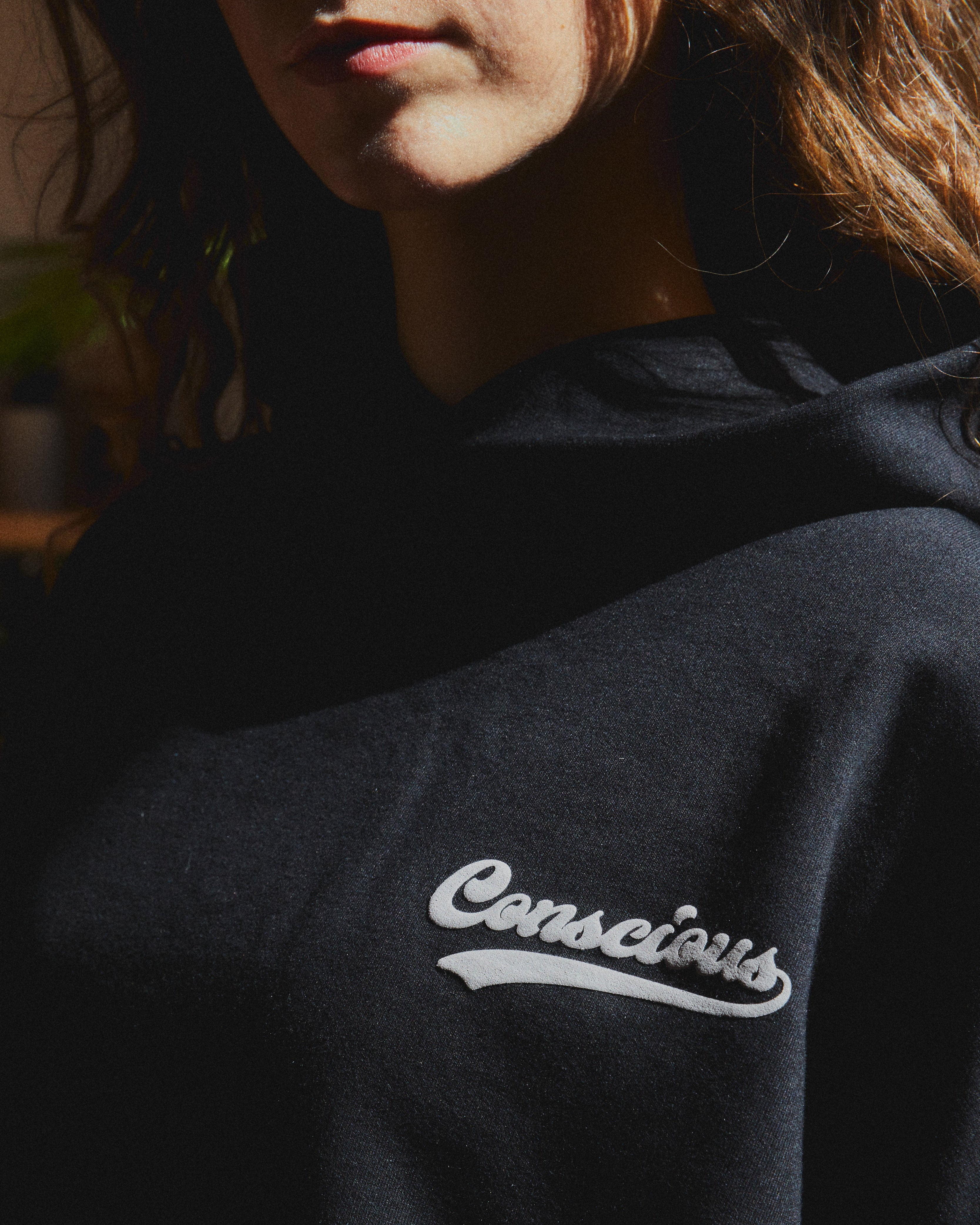 CONS ® NEGRO HIDDEN POCKETS HOODIE