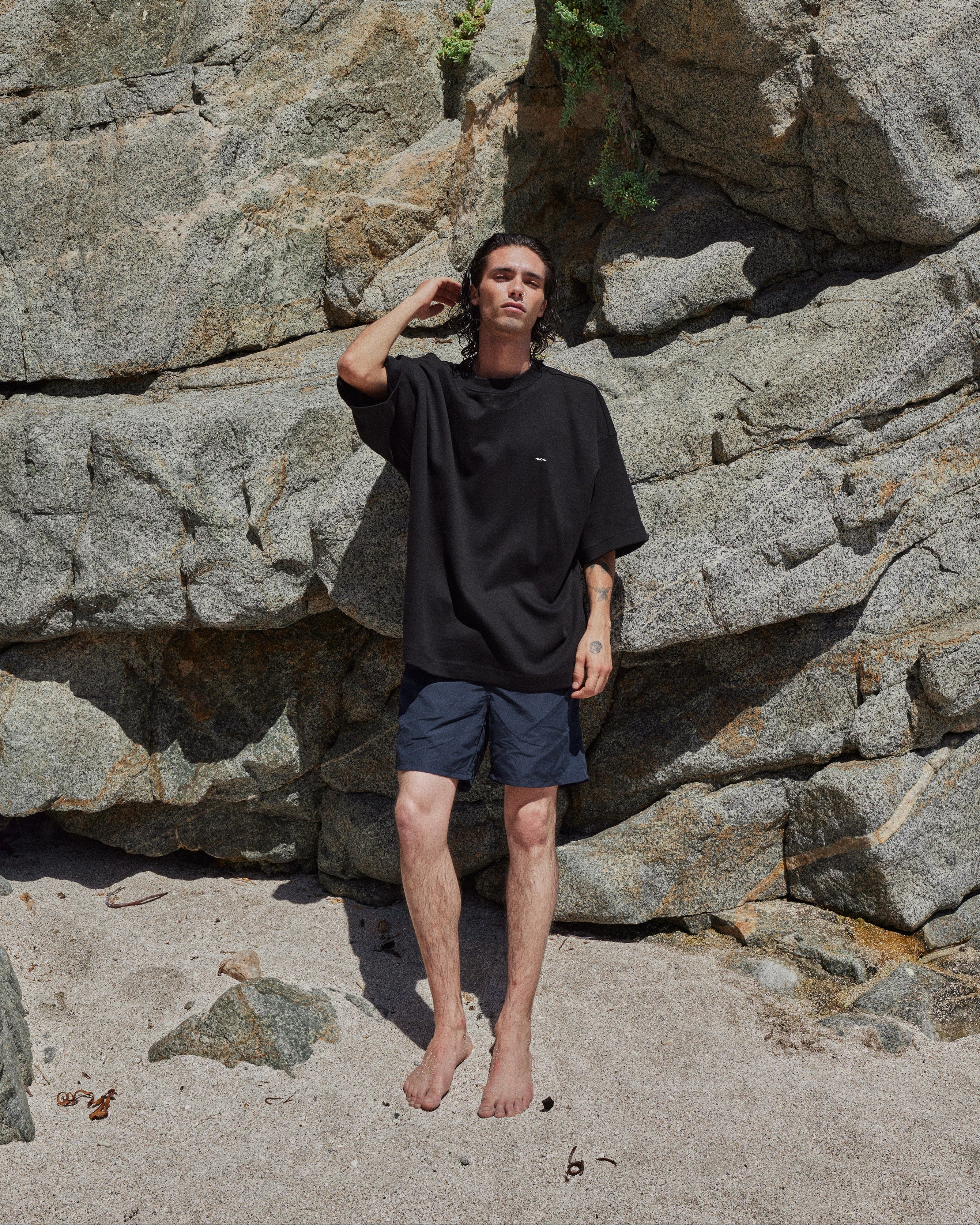 POLERA BEACHY CLUB BLACK OVERSIZE