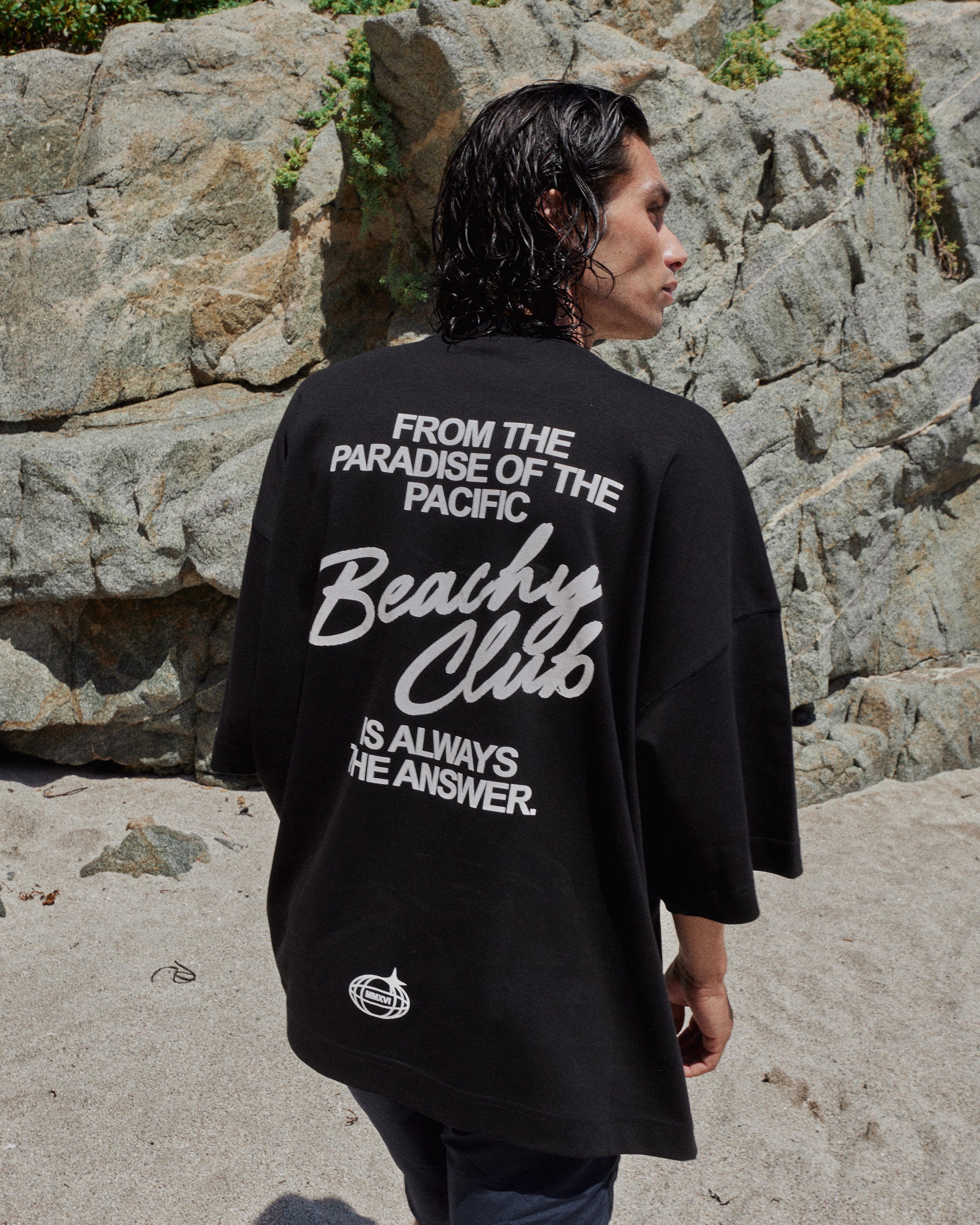 POLERA BEACHY CLUB BLACK OVERSIZE