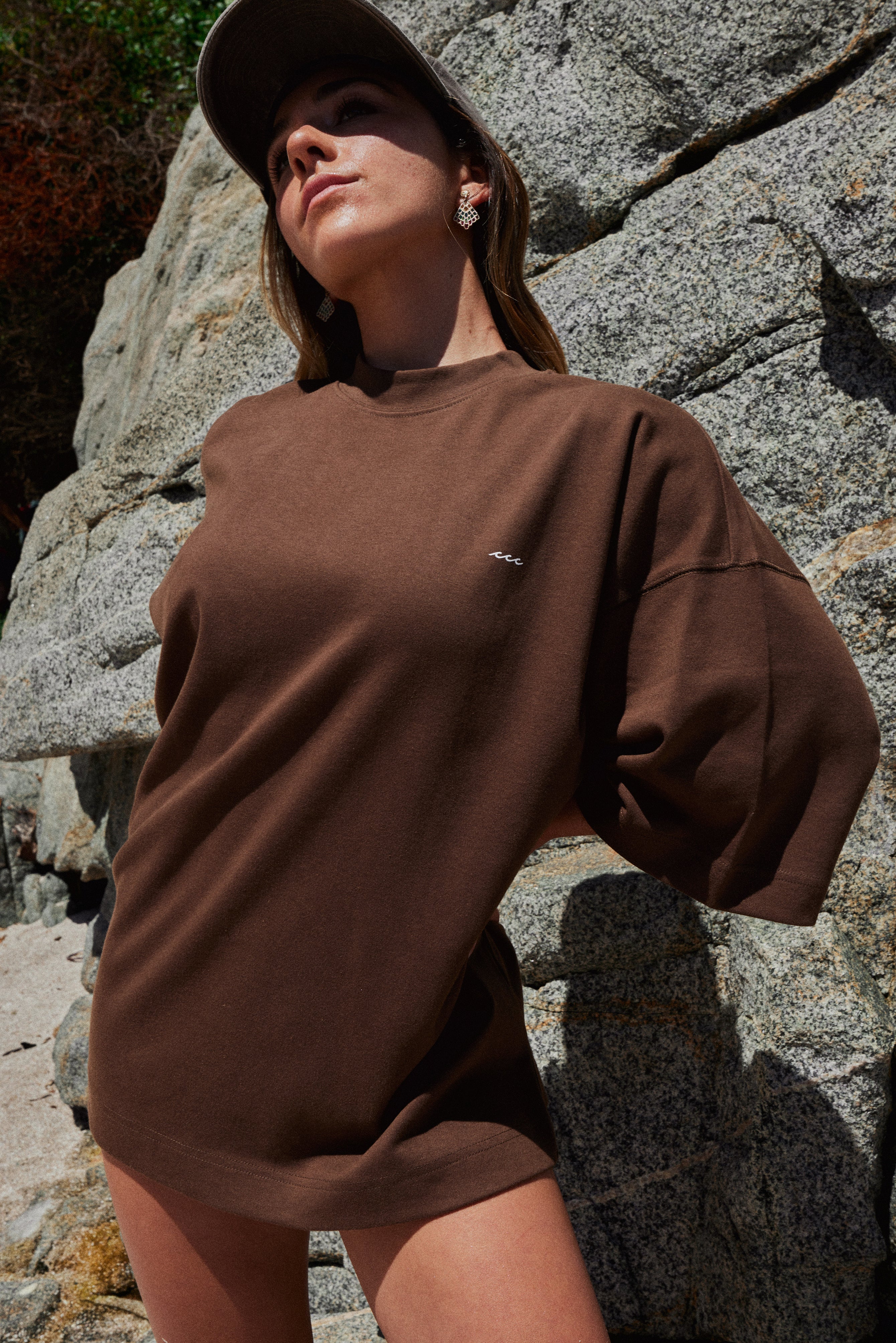 POLERA SMILE BROWN OVERSIZE