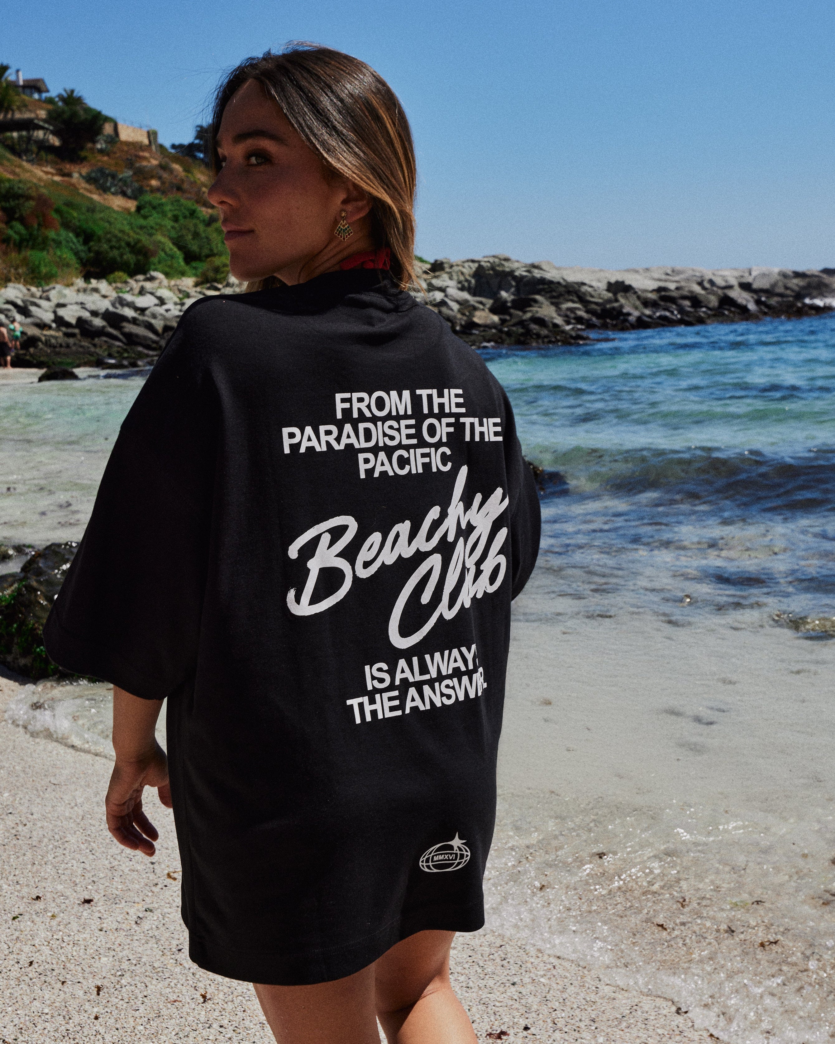 POLERA BEACHY CLUB BLACK OVERSIZE
