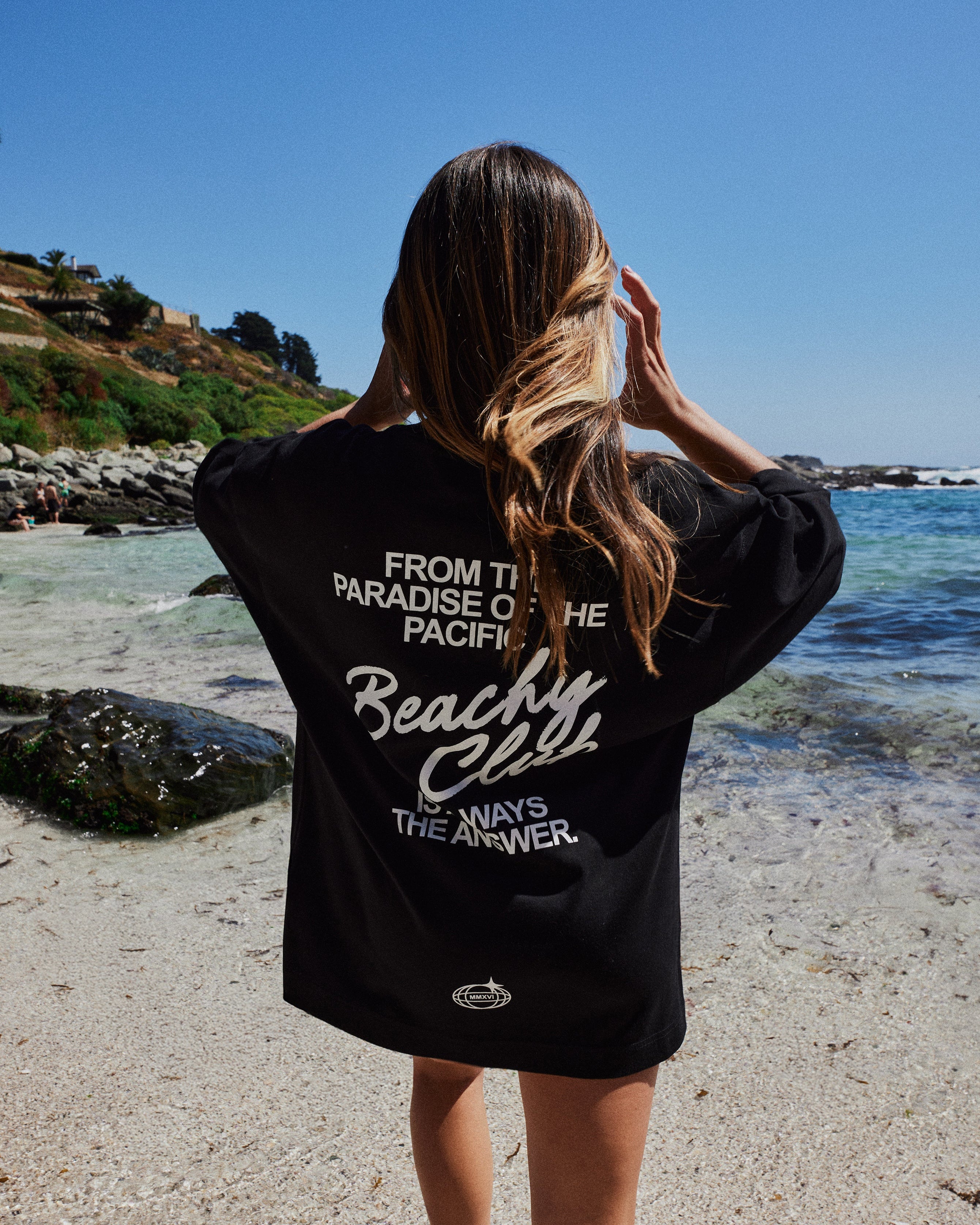 POLERA BEACHY CLUB BLACK OVERSIZE