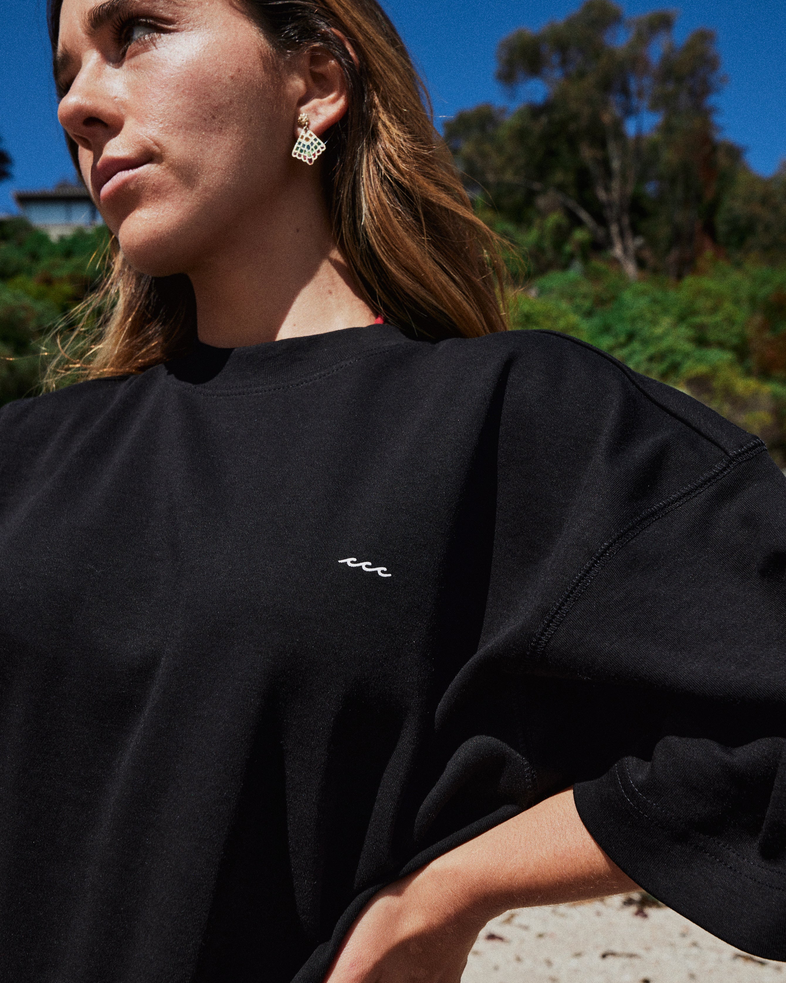 POLERA BEACHY CLUB BLACK OVERSIZE