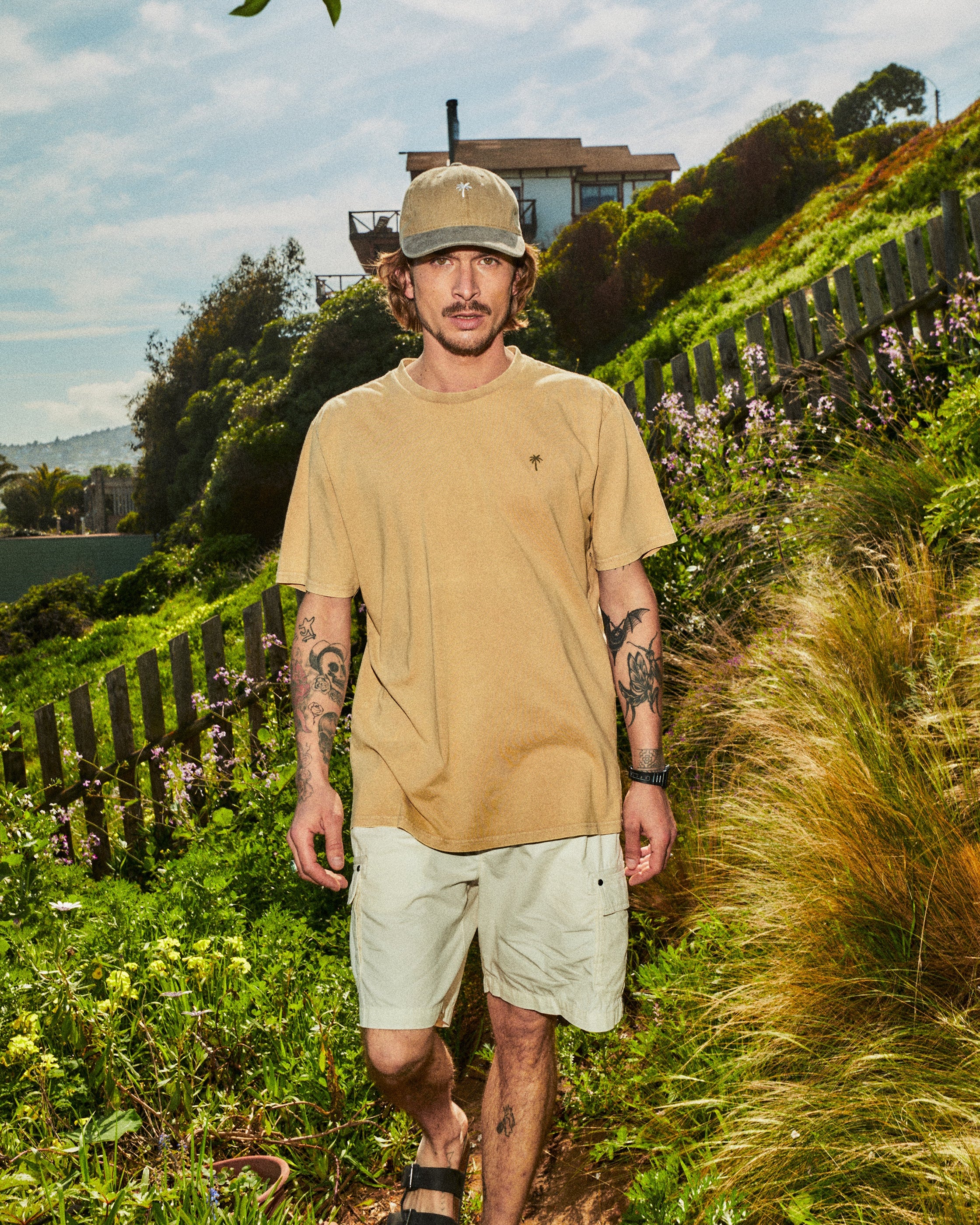 POLERA PALM TREE ACID WASH BEIGE