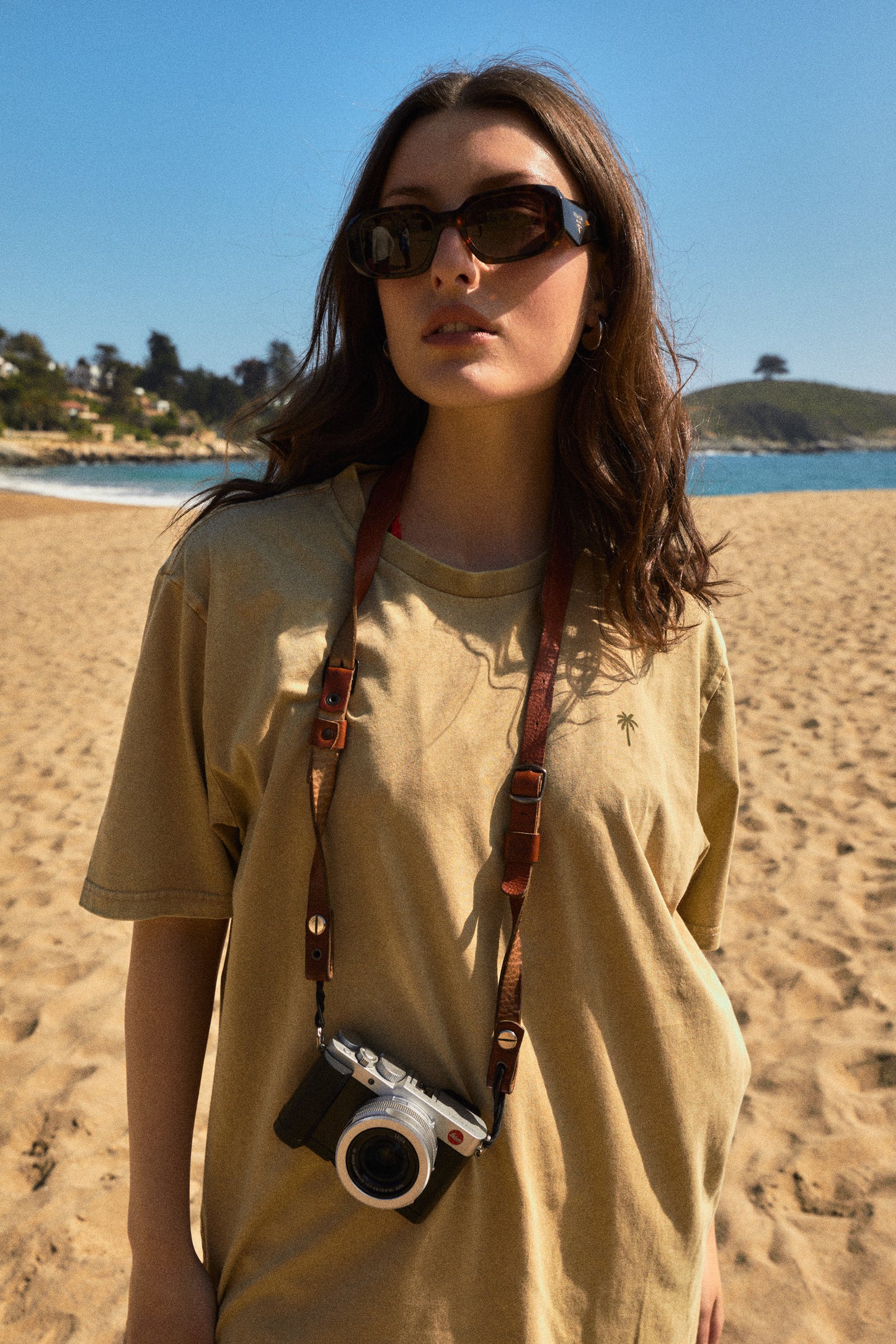 POLERA PALM TREE ACID WASH BEIGE ♀