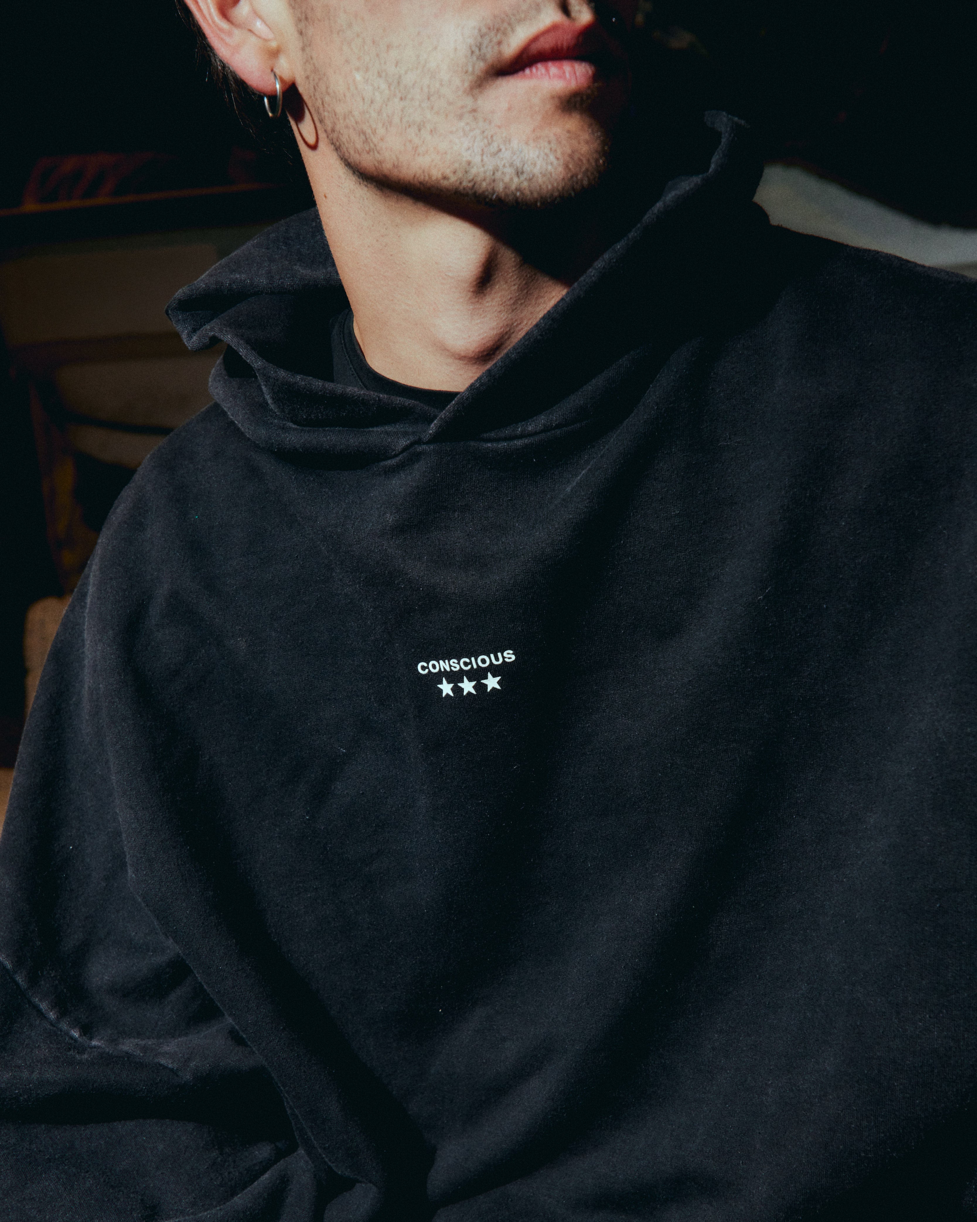 THREE STARS NEGRO ACID WASH HIDDEN POCKETS HOODIE