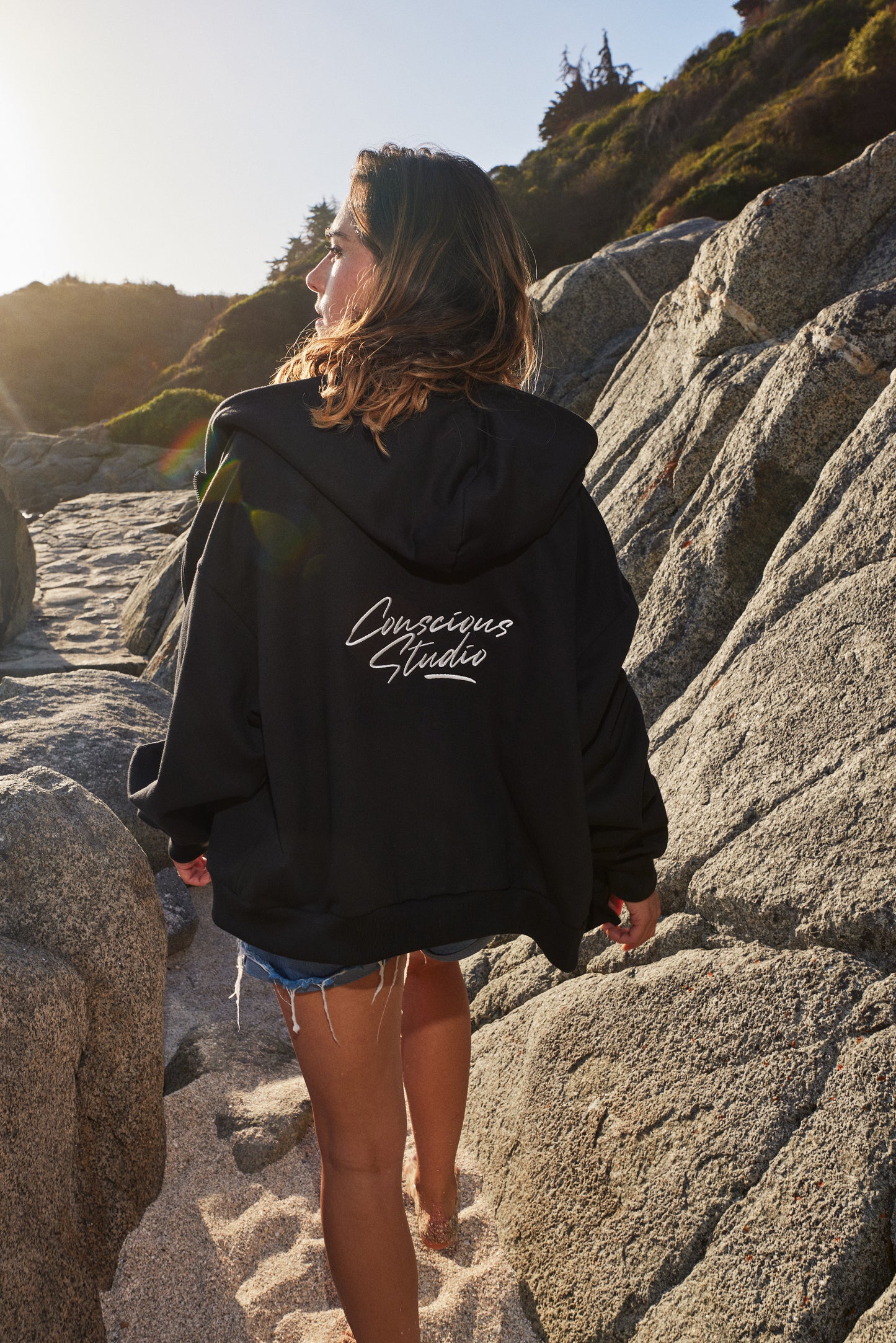 FULL ZIP BLACK STUDIO BOXY FIT ♀