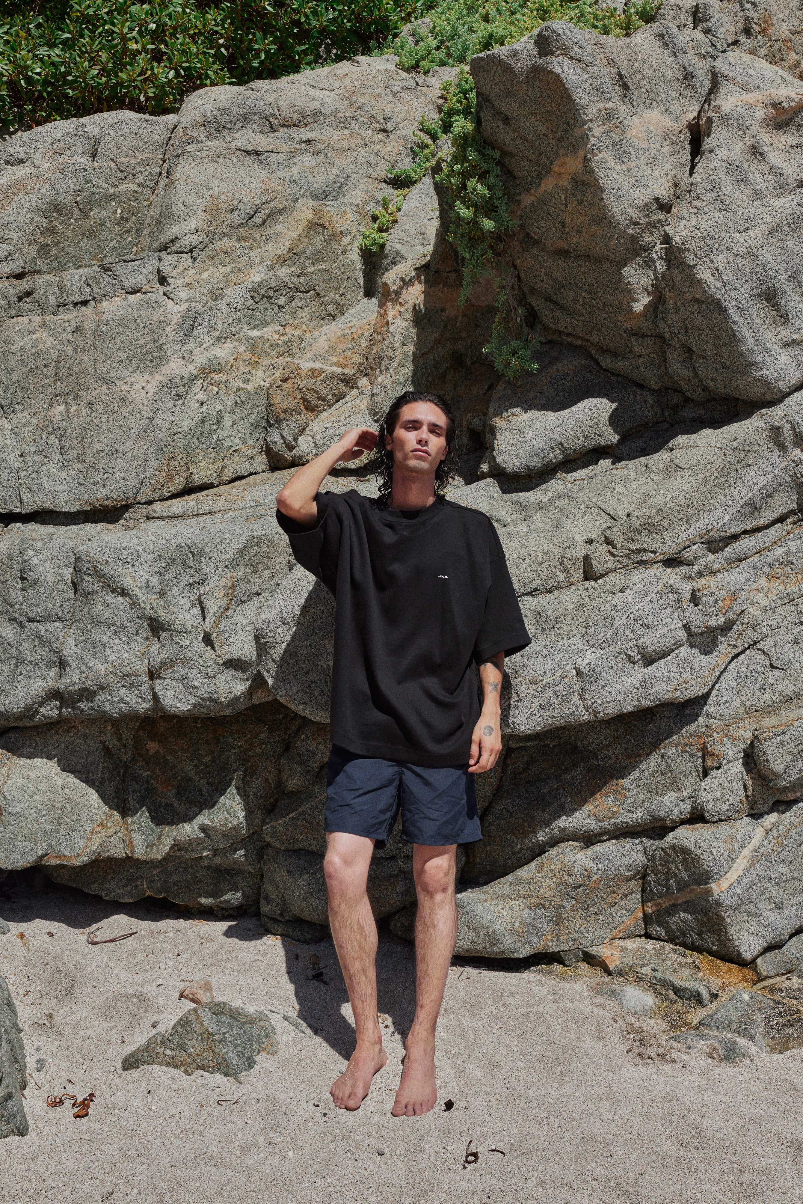 POLERA BEACHY CLUB BLACK OVERSIZE