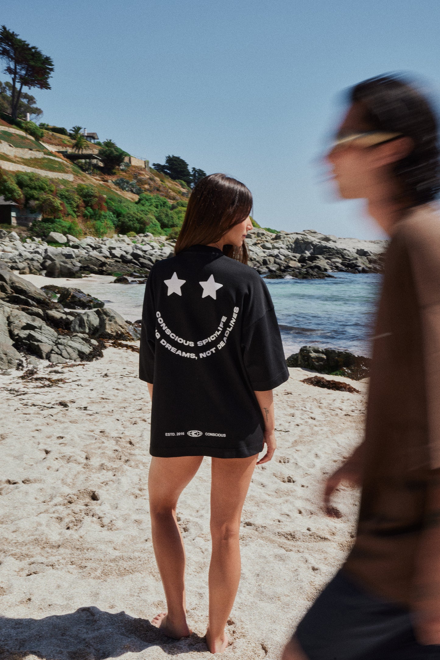 POLERA SMILE BLACK OVERSIZE ♀