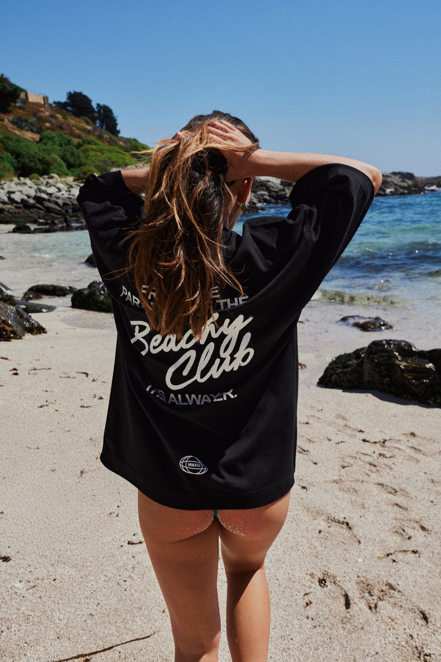 POLERA BEACHY CLUB BLACK OVERSIZE ♀