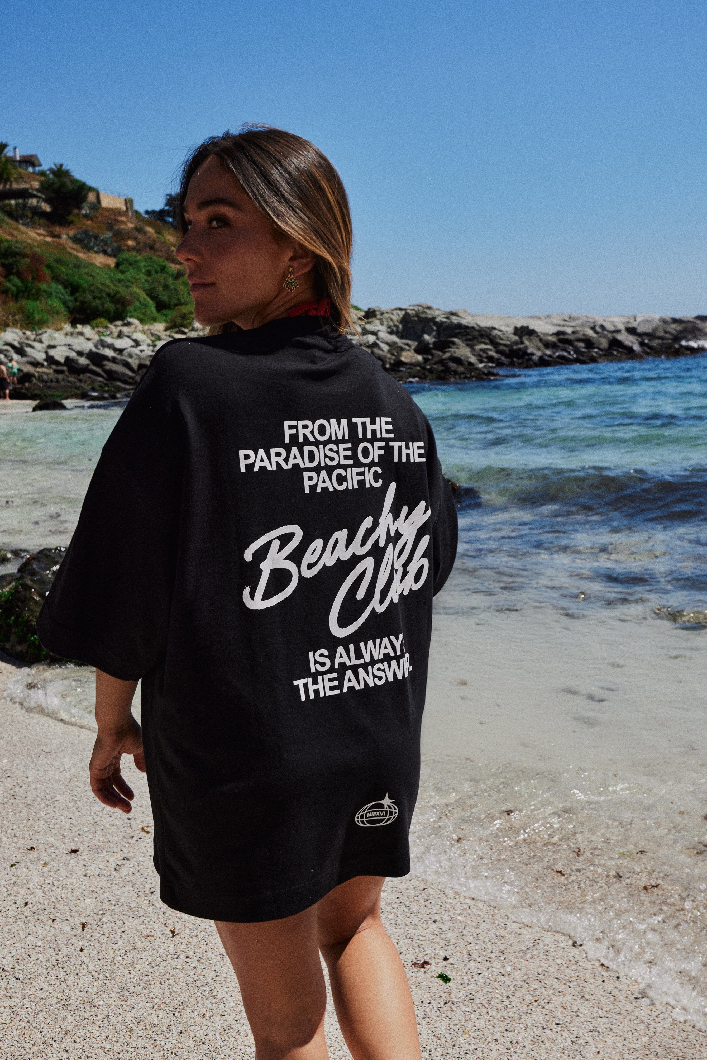POLERA BEACHY CLUB BLACK OVERSIZE