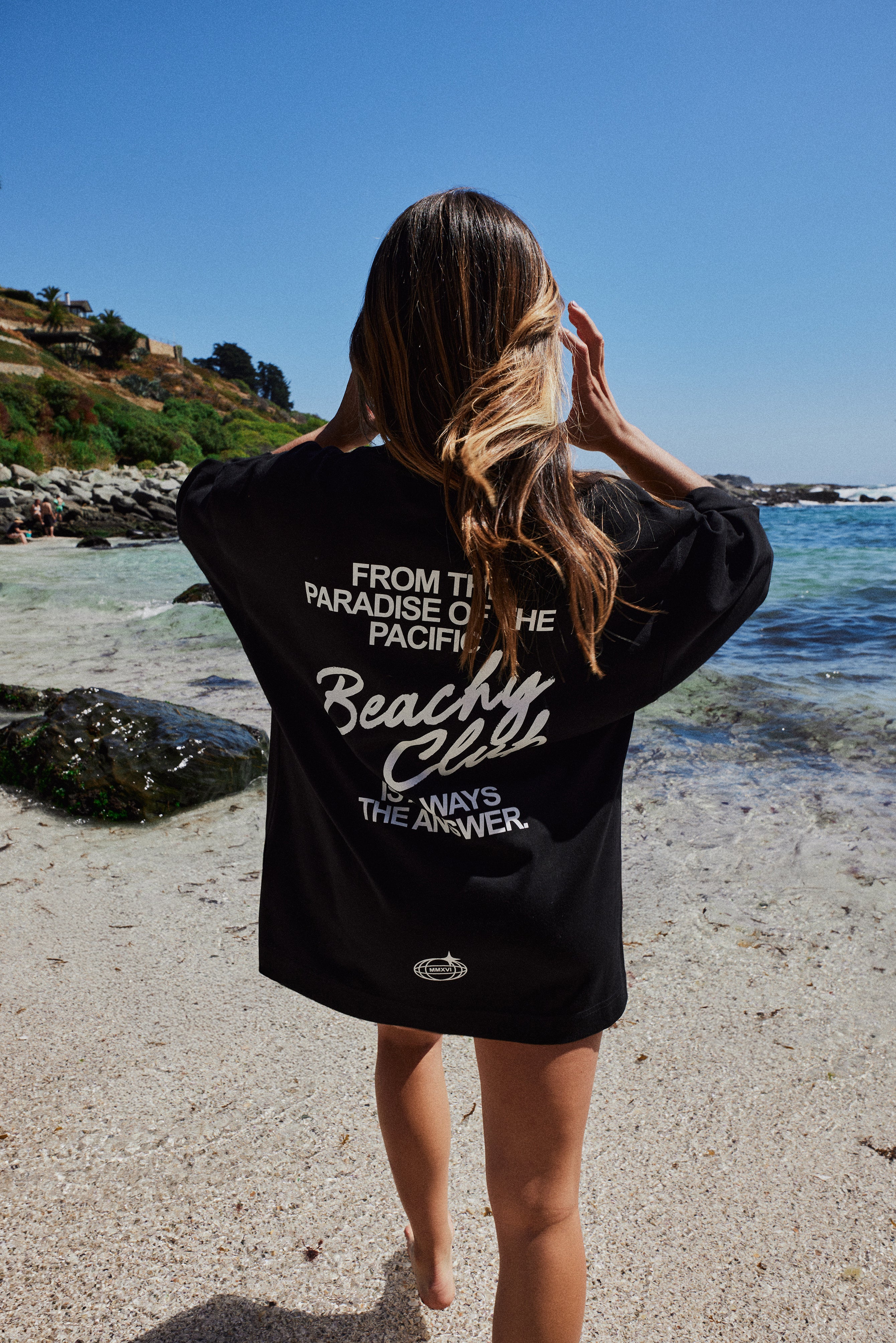 POLERA BEACHY CLUB BLACK OVERSIZE
