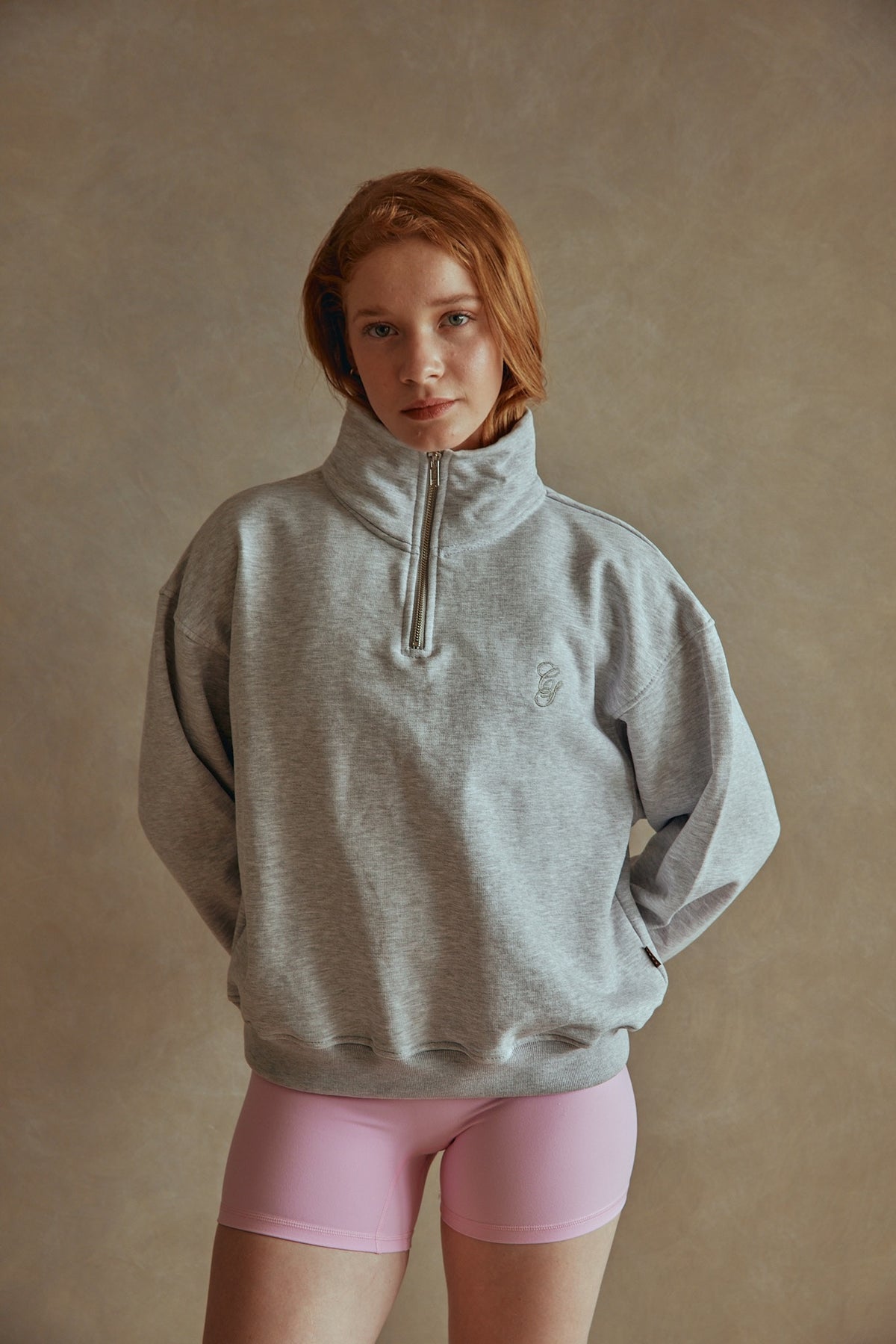 QUARTER ZIP SCRIPT GRAY