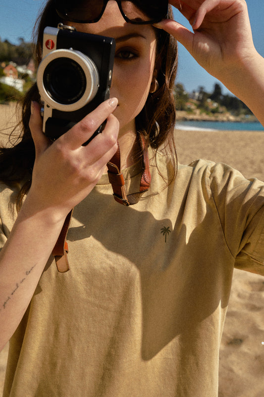 POLERA PALM TREE ACID WASH BEIGE ♀