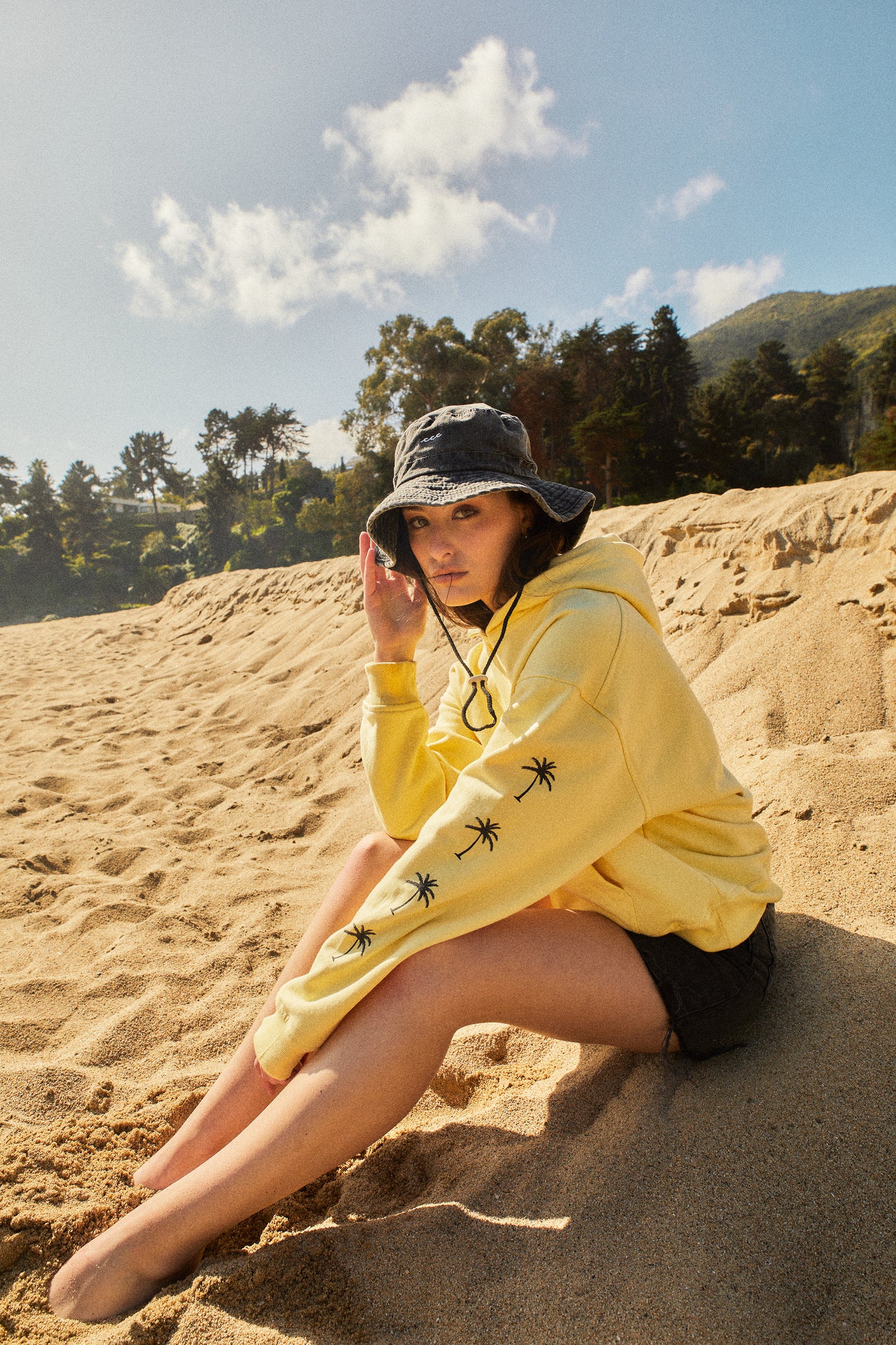 HOODIE PALM TREE BUTTER BOXY FIT♀