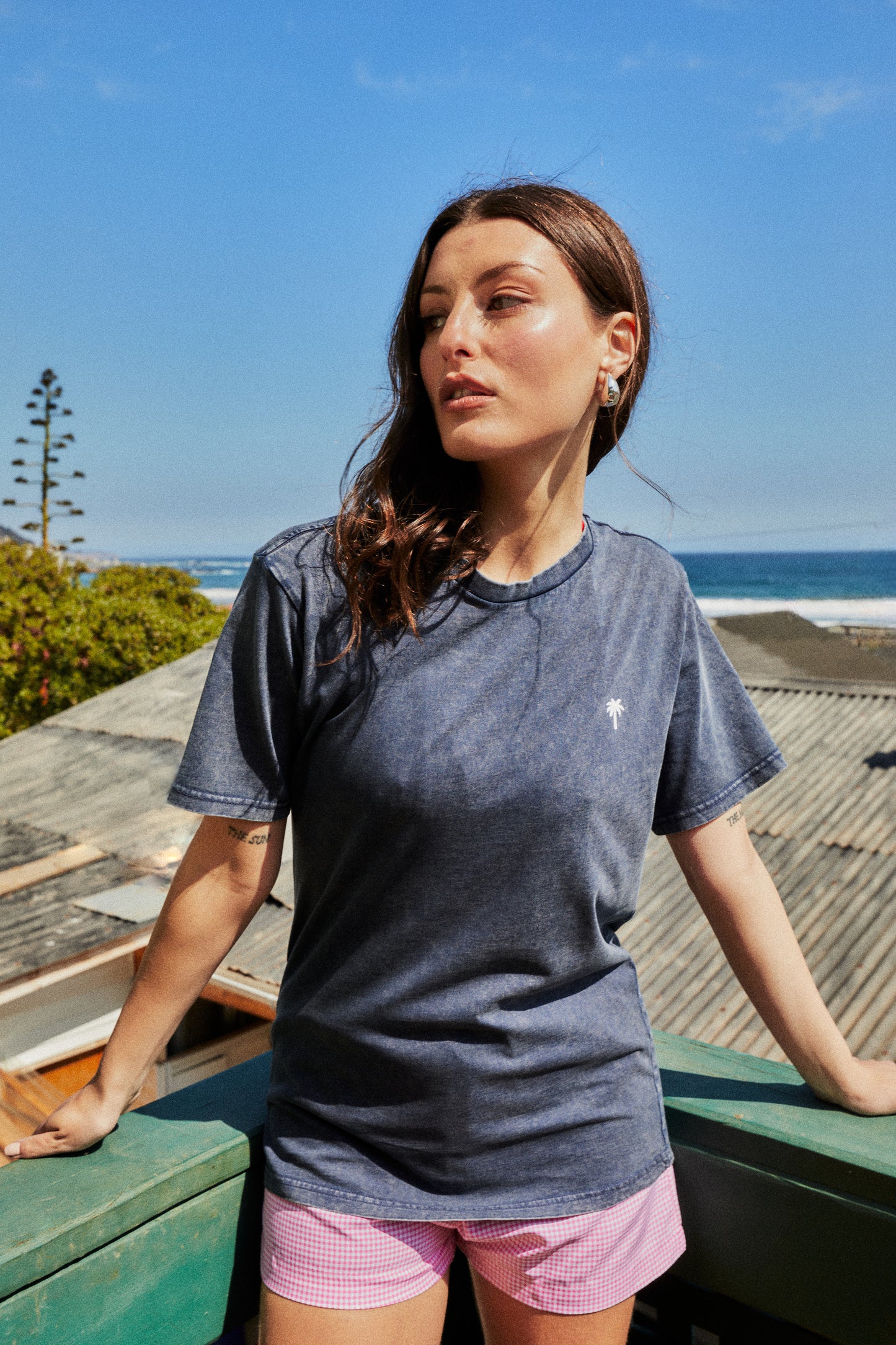 POLERA PALM TREE ACID WASH AZUL ♀
