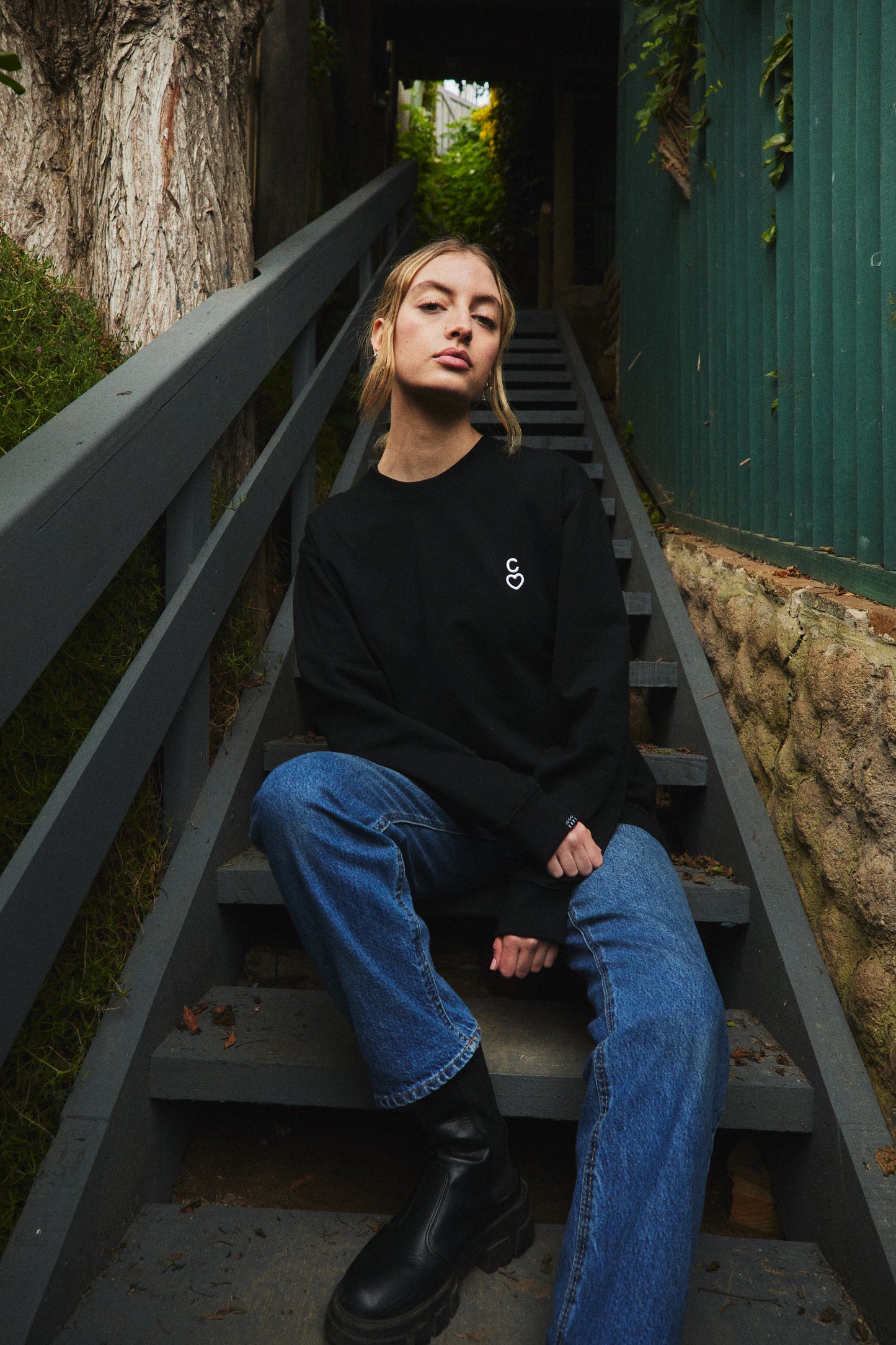 CREW NECK CONS HEART ♀