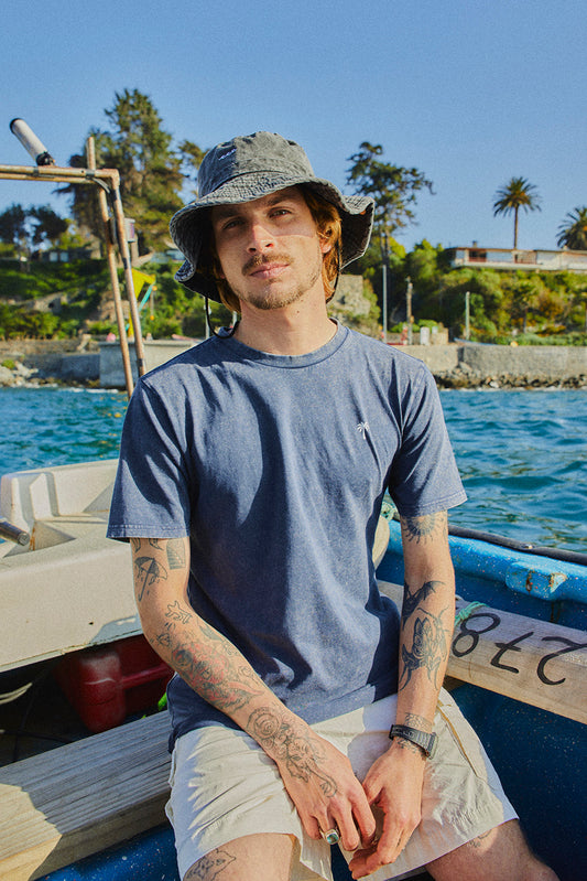POLERA PALM TREE ACID WASH AZUL ♂