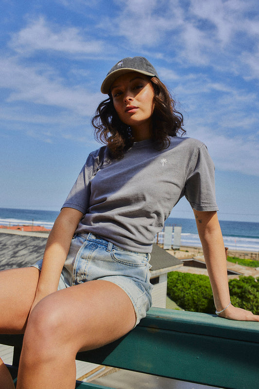 POLERA PALM TREE ACID WASH GRAY ♀