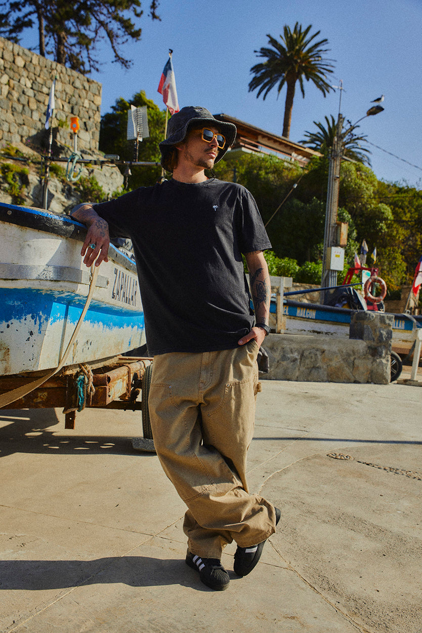POLERA PALM TREE ACID WASH NEGRO ♂