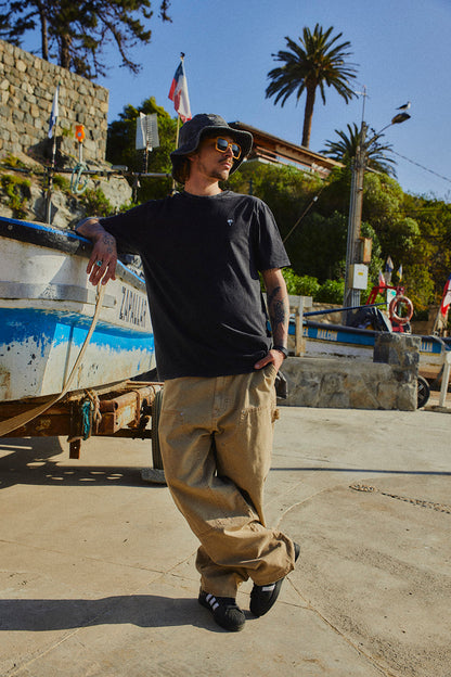 POLERA PALM TREE ACID WASH NEGRO ♂