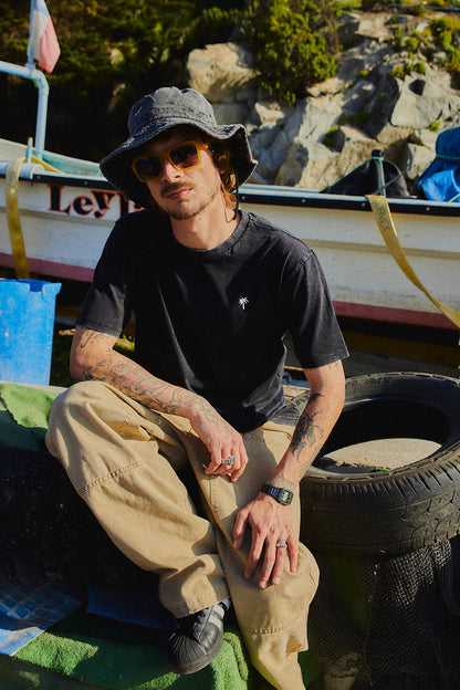 POLERA PALM TREE ACID WASH NEGRO ♂