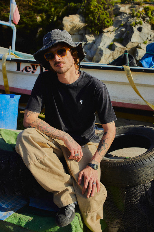POLERA PALM TREE ACID WASH NEGRO ♂